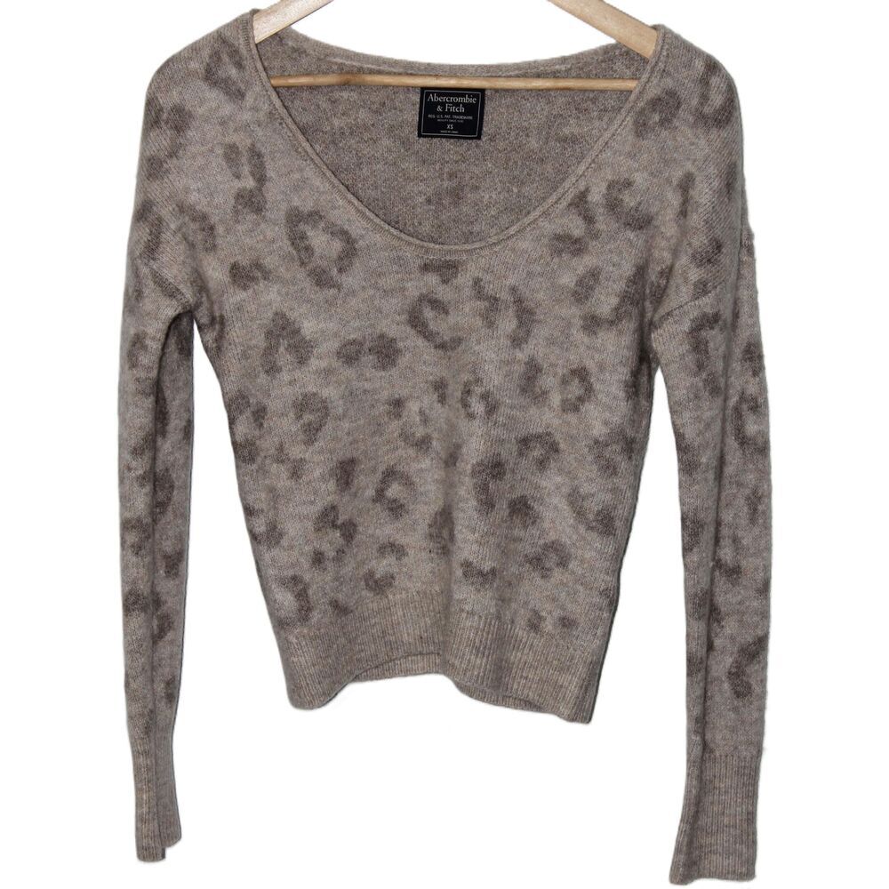 Abercrombie & Fitch Gray Tan Animal Print Long Sleeve Scoop Neck Sweater Size XS